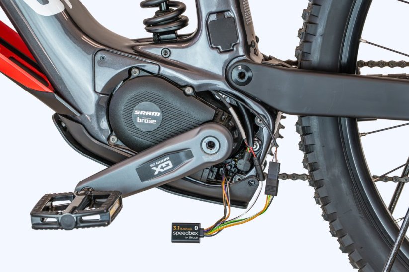 SpeedBox 3.1 B.Tuning for Brose – connection of the E-bike tuning chip with Bluetooth and SpeedBox App to the motor