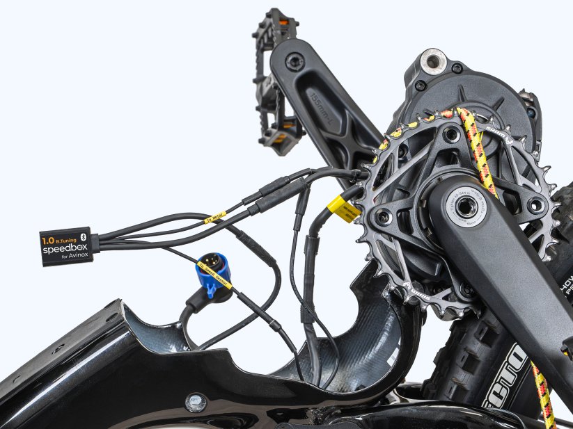 SpeedBox 1.0 B.Tuning for Avinox M1 — connection on the motor